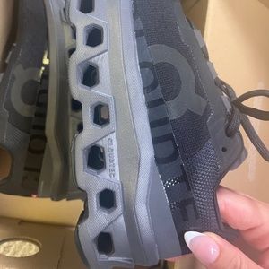 On Running Shoes- Cloudmonsters